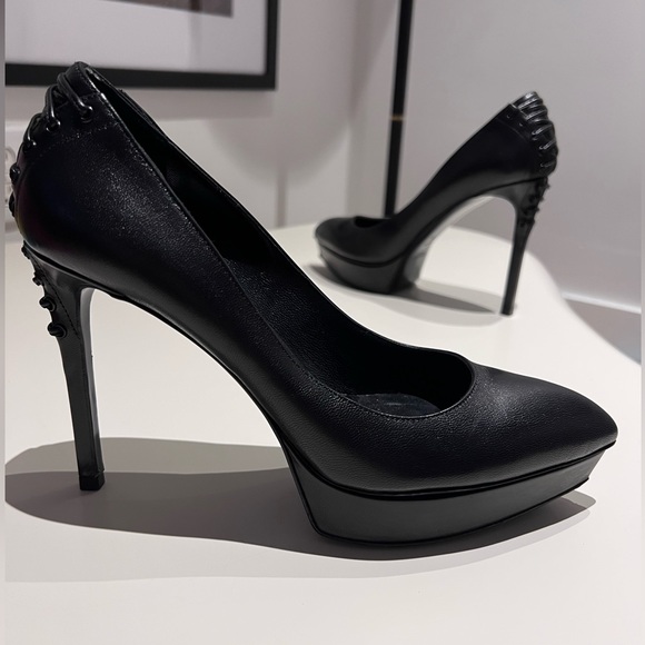 Saint Laurent hight heels. MP$1150